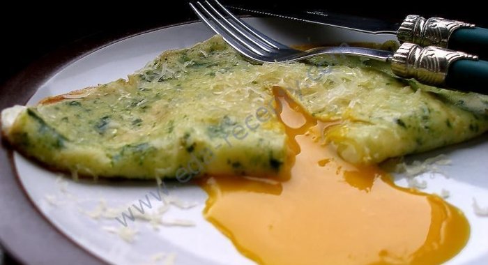 Яичница в шпинатных блинчиках