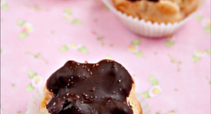 Профитроли с клубничным кремом