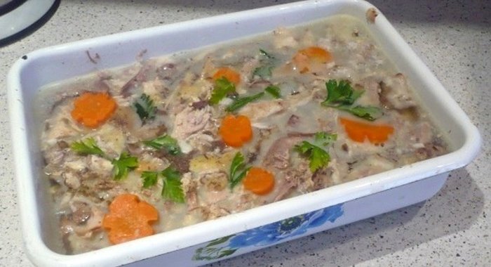 Холодец из говяжьей рульки