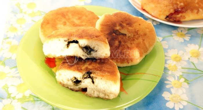 Жареные пирожки со щавелем