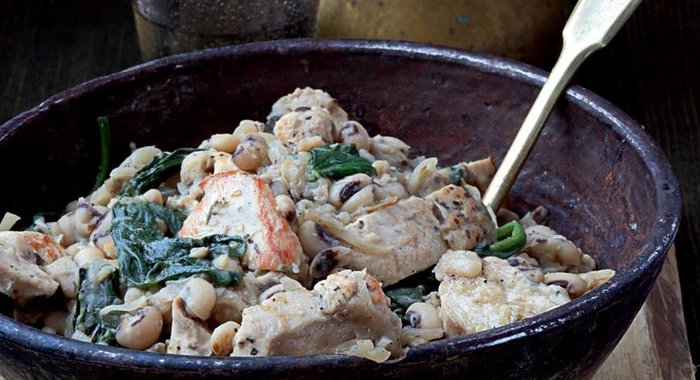 Рагу из цесарки с фасолью и шпинатом