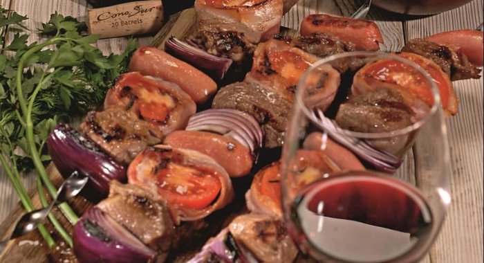 Шашлыки с соусом из хрена