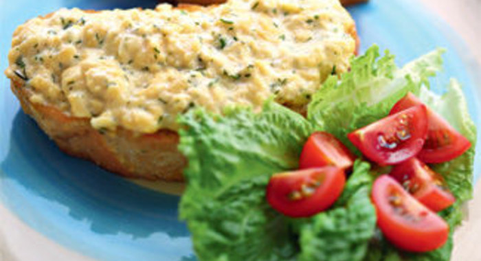 Тосты со скрэмблом и фетой