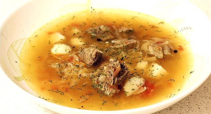 Сибирские щи с солеными помидорами