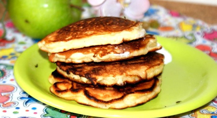 Оладьи с яблоком