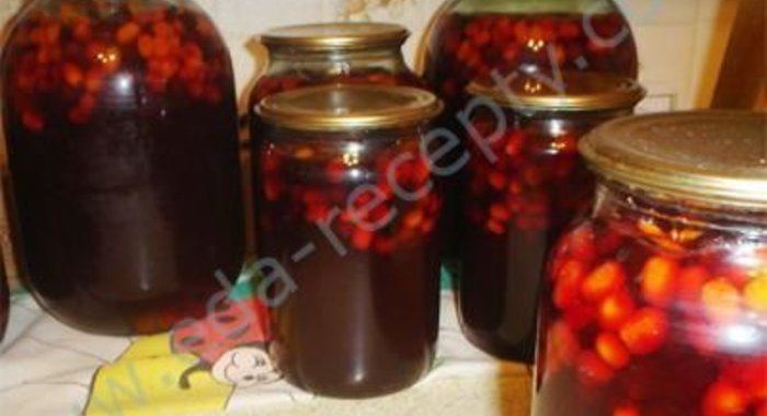 Компот из яблок и черноплодной рябины на зиму