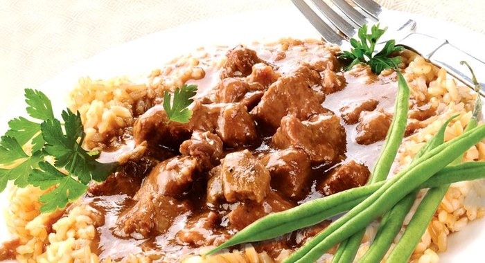 Гуляш из говядины в мультиварке