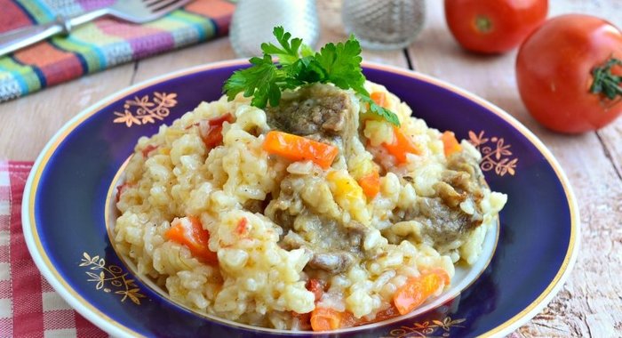 Рисовая каша со свининой и овощами в мультиварке