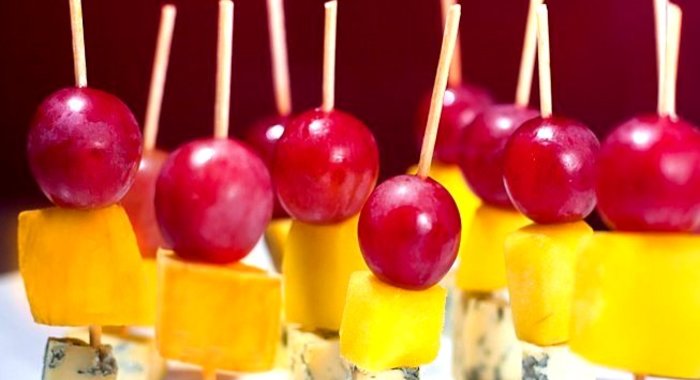 Канапе с виноградом