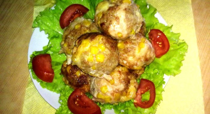Фрикадельки с сыром и кукурузой