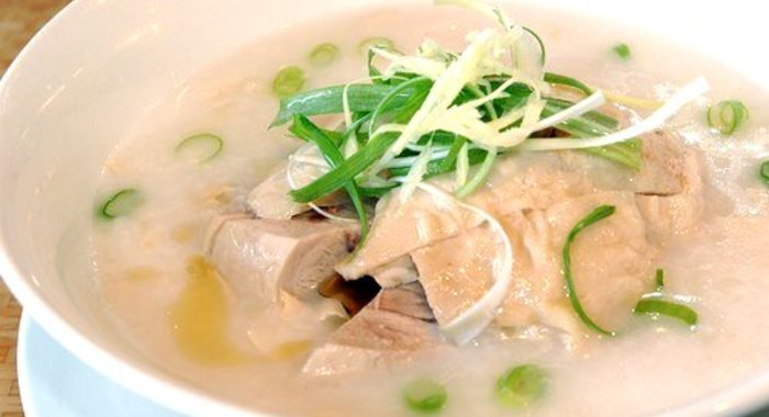 Куриный суп-пюре с горохом и чесноком