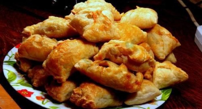 Пирожки из слоеного теста