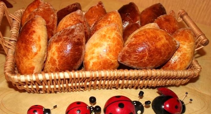 Пирожки с лисичками и зеленым луком