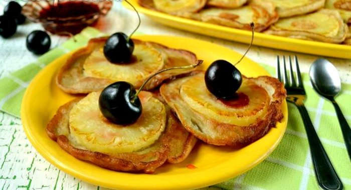 Банановые оладьи с ананасом