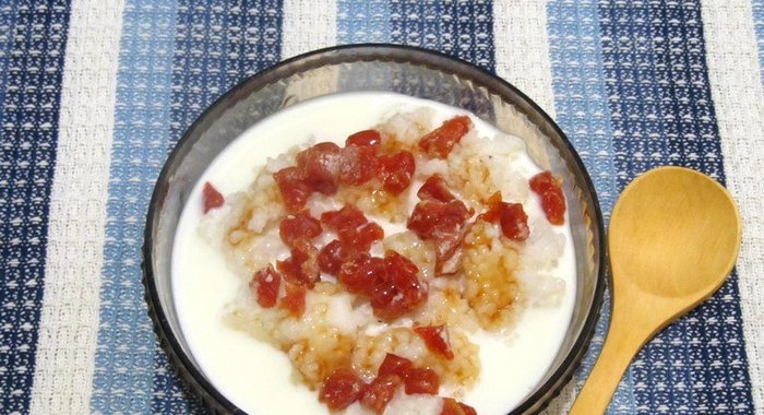 Каша рисовая с молоком и цукатами