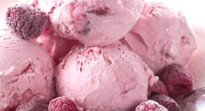 Малиновое йогуртовое мороженое