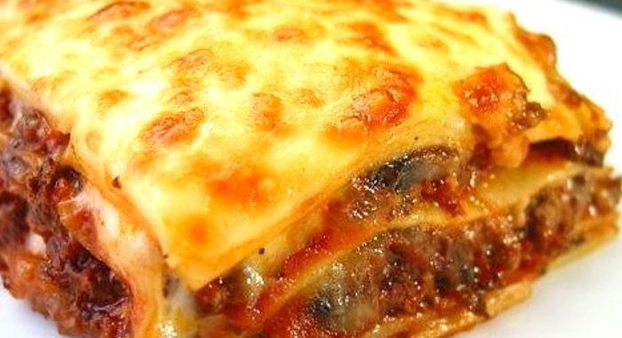 Лазанья с заправкой под сырным соусом