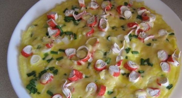 Омлет с крабовыми палочками