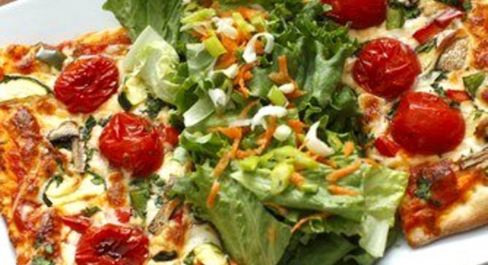 Пицца с овощами и рисом вегетарианская