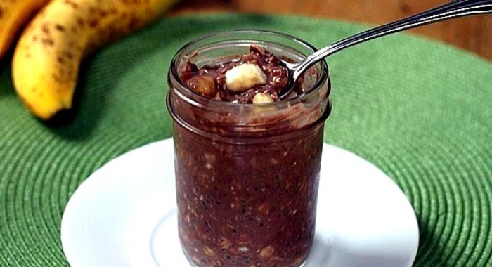Овсянка в банке с бананом и какао