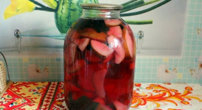 Компот из груш с черноплодной рябиной и малабарской корицей на зиму