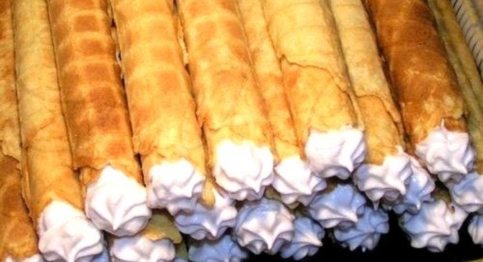 Вафельные трубочки с кремом