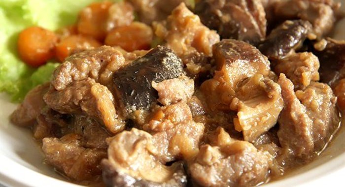 Гуляш с мясом и грибами