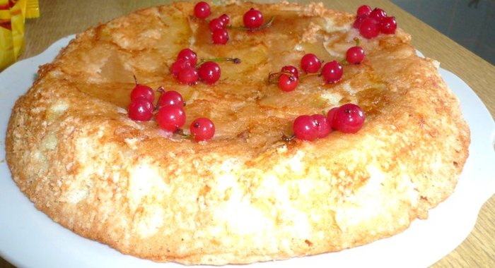 Шарлотка с яблоками