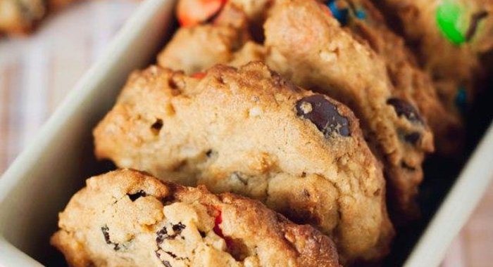 Печенье с изюмом, орехами и M&Ms