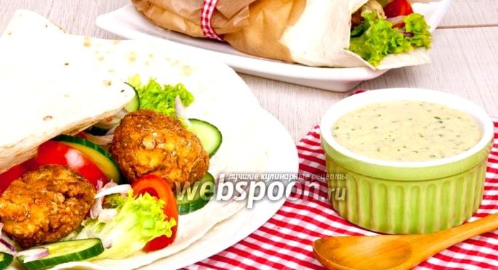 Фалафель в лаваше с овощами и соусом Тахини