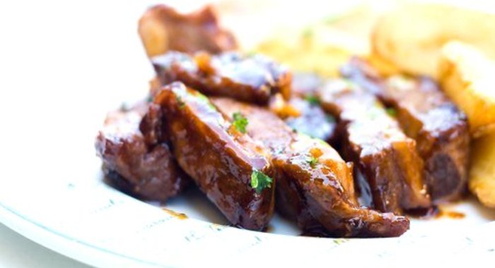 Свиные ребра в абрикосовом маринаде на гриле