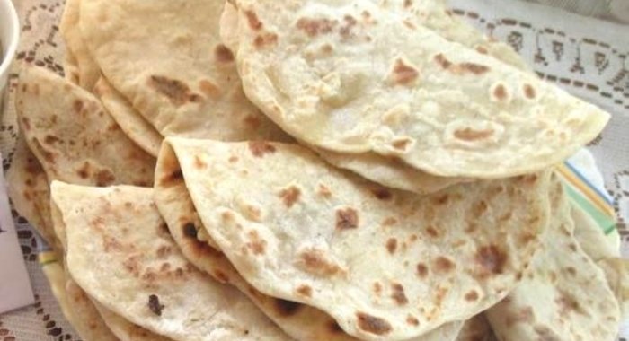 Пресные лепешки с картофелем луком и грибами