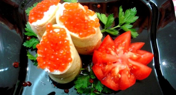 Блинчики с красной икрой