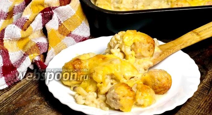Цветная капуста, запечённая с фрикадельками в соусе