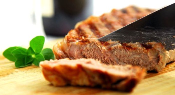 Говяжьи стейки в мандариновом маринаде