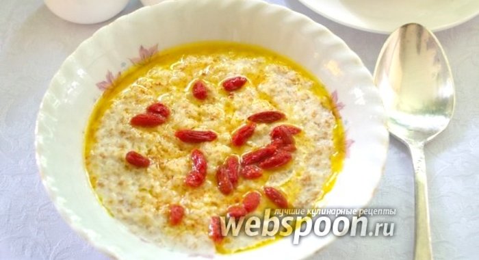 Овсяная каша с ягодами годжи