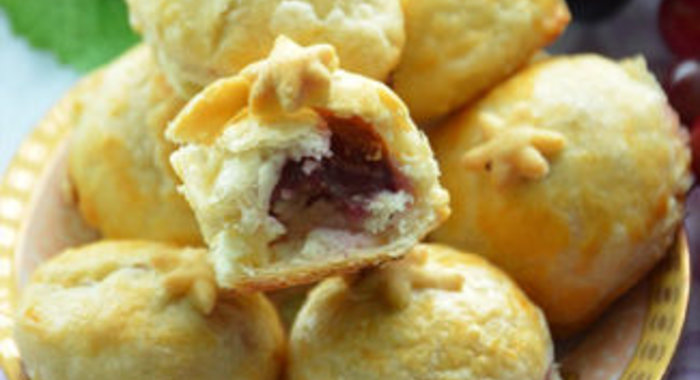 Пирожные с виноградом