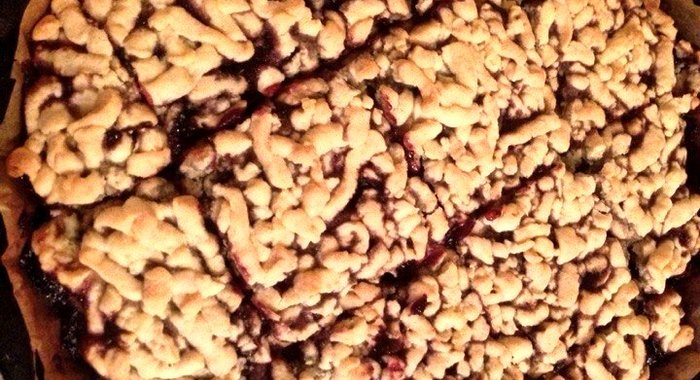 Тертый пирог с вареньем