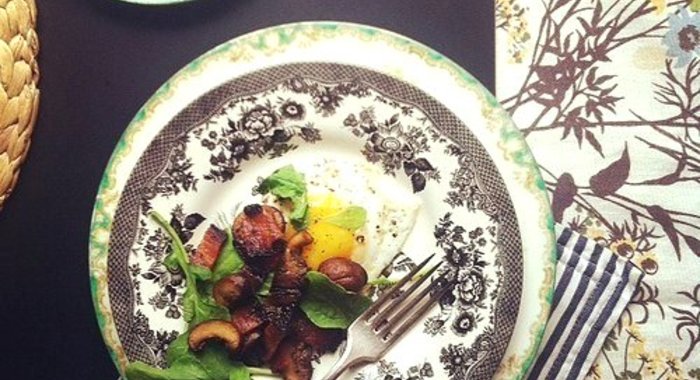 Яичница с грибами и беконом