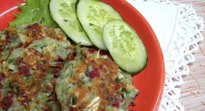 Котлеты с капустой кабачком и салями