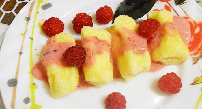 Нежные ленивые вареники с соусом