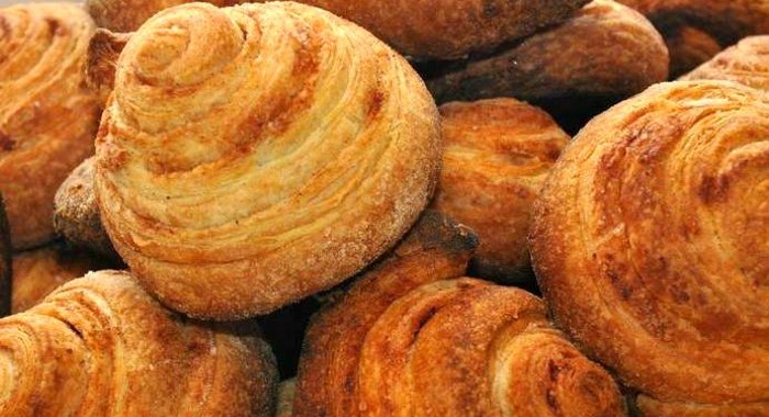 Улитки из слоеного теста