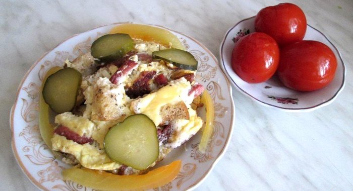 Омлет Закарпатский с хлебом