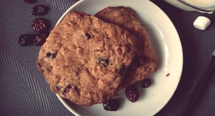 Кукис с овсянкой и сушеной клюквой