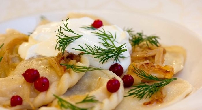 Вареники с кислой капустой и мятым картофелем