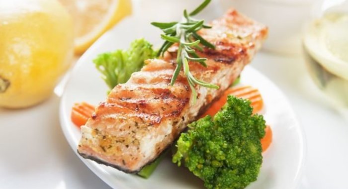 Рыбный стейк с овощами