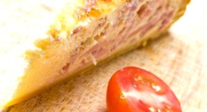 Пирог из слоеного теста с беконом по‑лотарингски