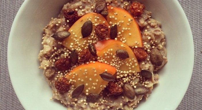 Овсяная каша с хурмой