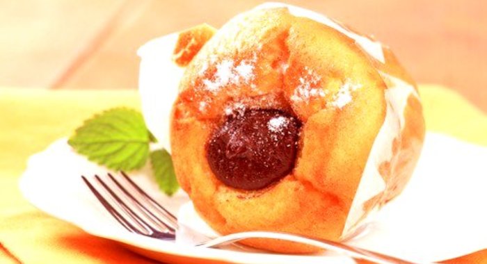 Мини-кексы с мусковадо и печеными сливами