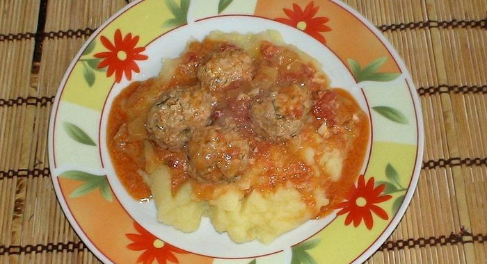 Фрикадельки в соусе